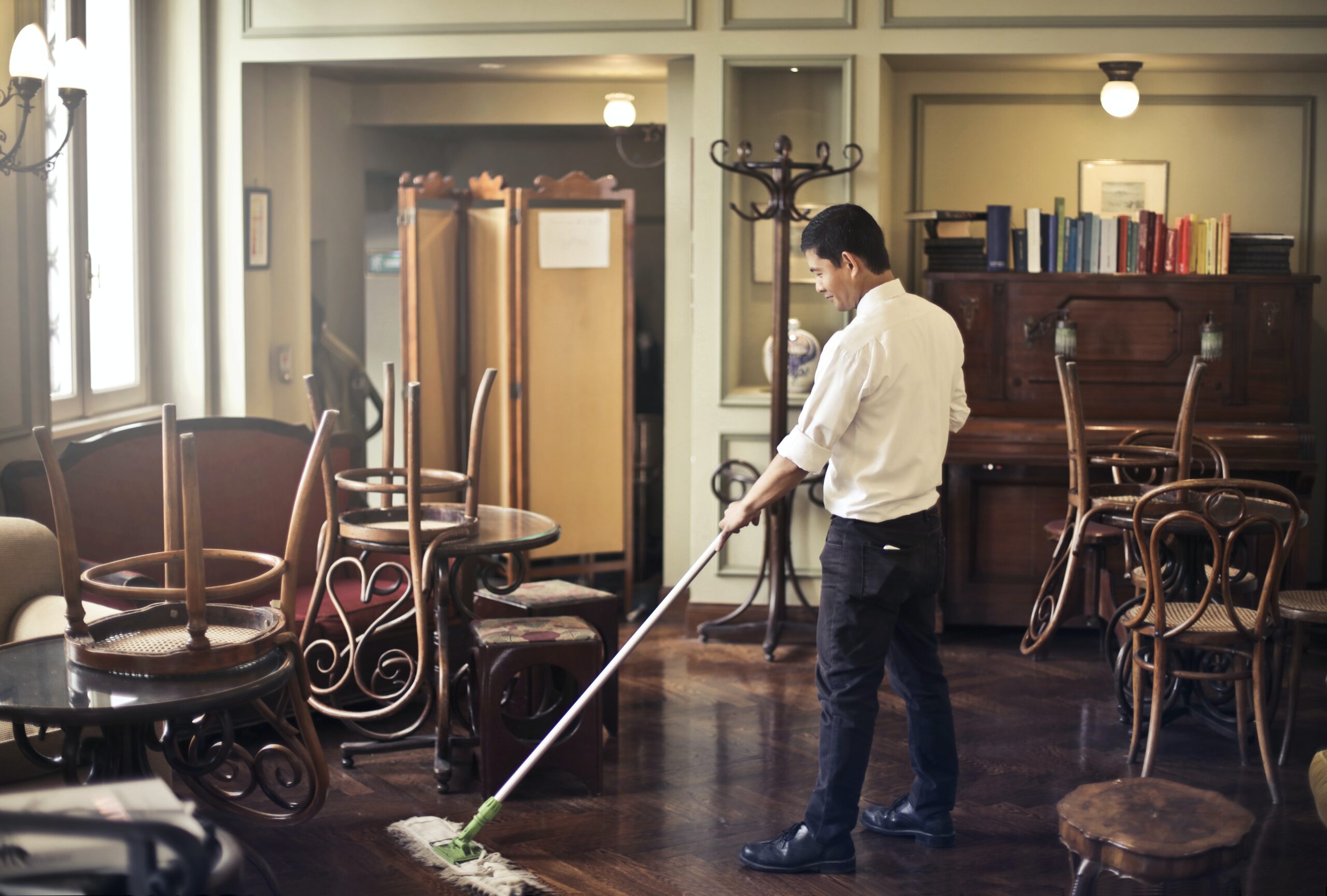Indianapolis Janitorial Service cleaning restaurant
